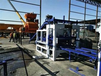 靜(jing)壓磚(zhuan)機(ji)