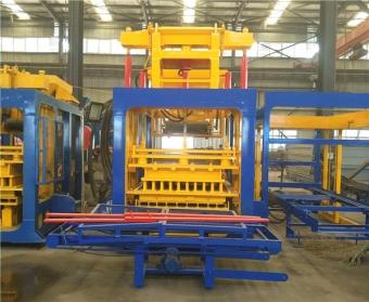 移(yi)動(dong)空(kong)心(xin)磚(zhuan)機(ji)