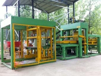 全自(zi)動液壓磚(zhuan)機(ji)